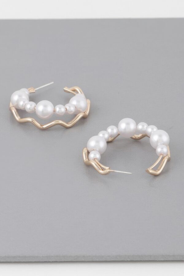 Faux Pearl Zigzag Earrings – Polished Metal Finish