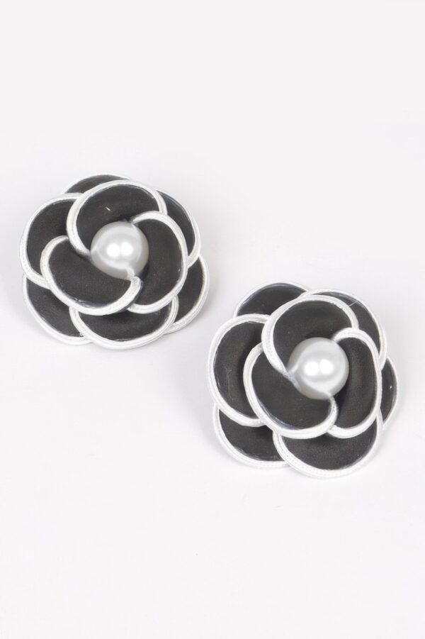 Faux Pearl Flower Stud Earrings – Polished Metallic Bloom