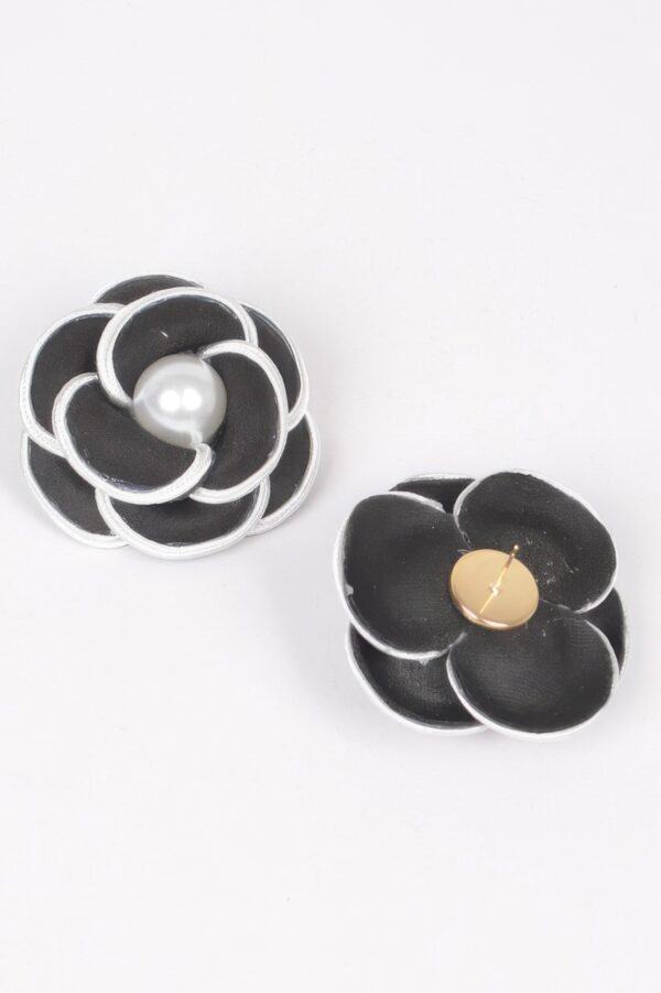 Faux Pearl Flower Stud Earrings – Polished Metallic Bloom