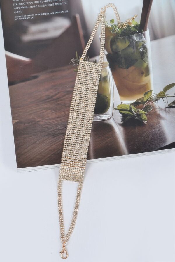 Round Rhinestone Choker Necklace – Adjustable Sparkle