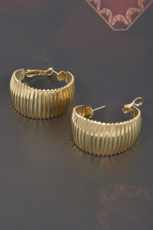 Wide Metal Hoop Earrings – Sculptural Polished Hoops
