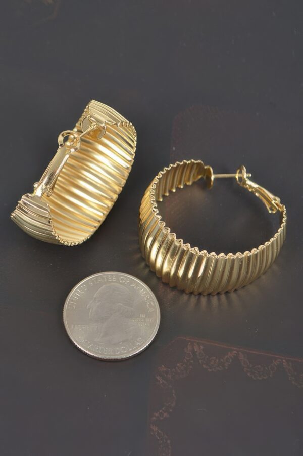Wide Metal Hoop Earrings – Sculptural Polished Hoops