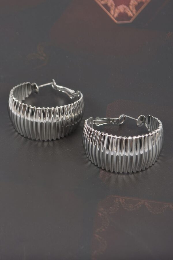 Wide Metal Hoop Earrings – Sculptural Polished Hoops