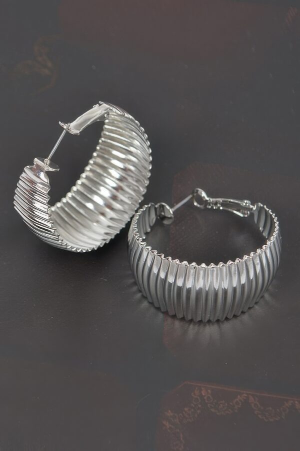 Wide Metal Hoop Earrings – Sculptural Polished Hoops