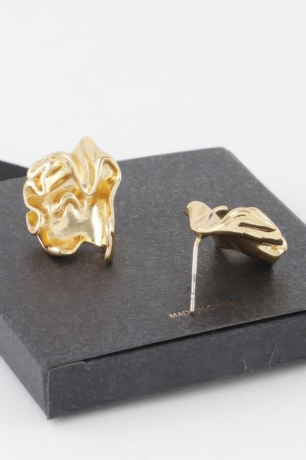 Ripple In Time Sculptural Wave Earrings – Metallic Sheen