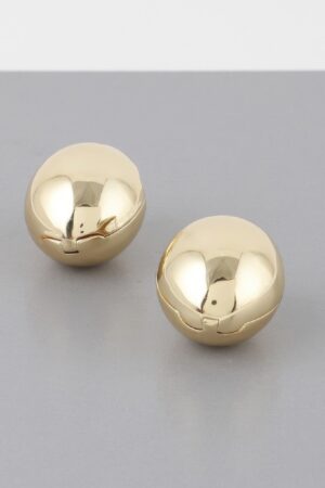 Empty Shell Clasp Earrings – Sculpted Hollow Shell, Polished Metal