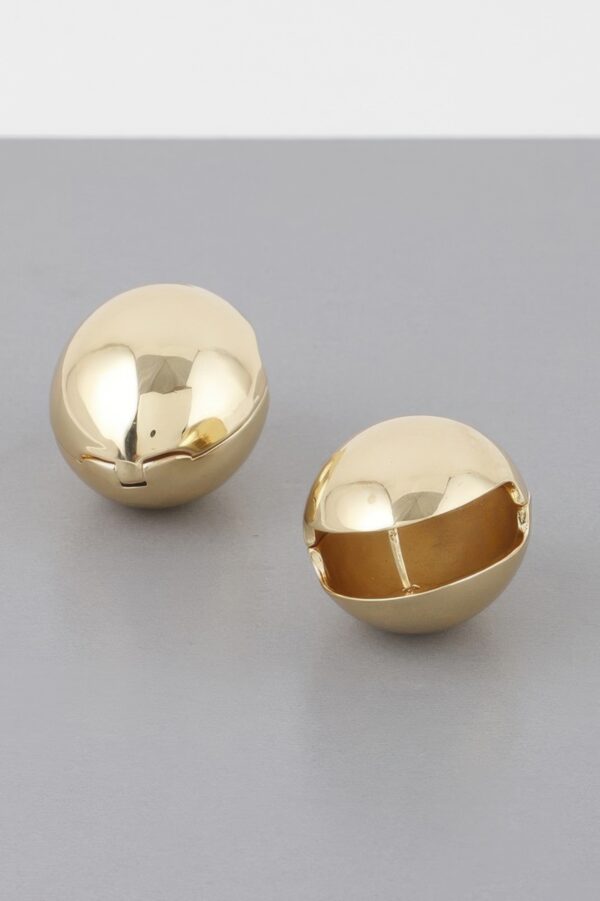 Empty Shell Clasp Earrings – Sculpted Hollow Shell, Polished Metal