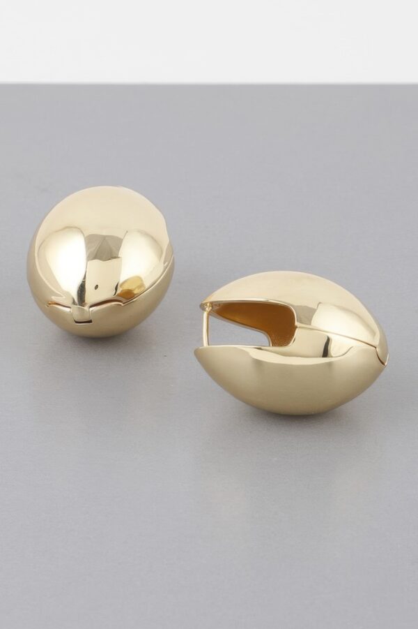 Empty Shell Clasp Earrings – Sculpted Hollow Shell, Polished Metal