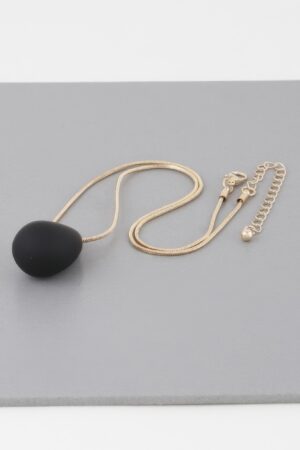 Yin Teardrop Necklace – Polished Minimal Pendant