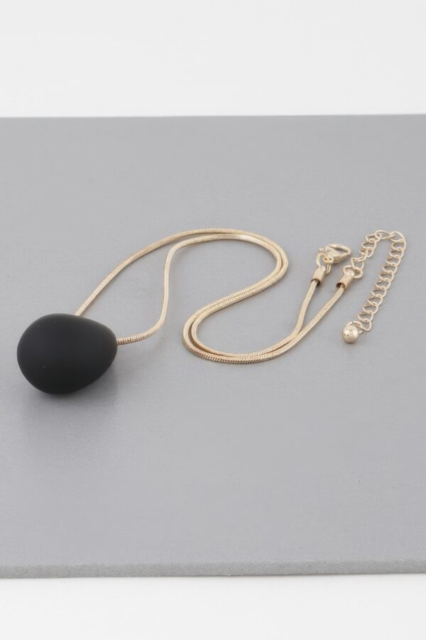 Yin Teardrop Necklace – Polished Minimal Pendant