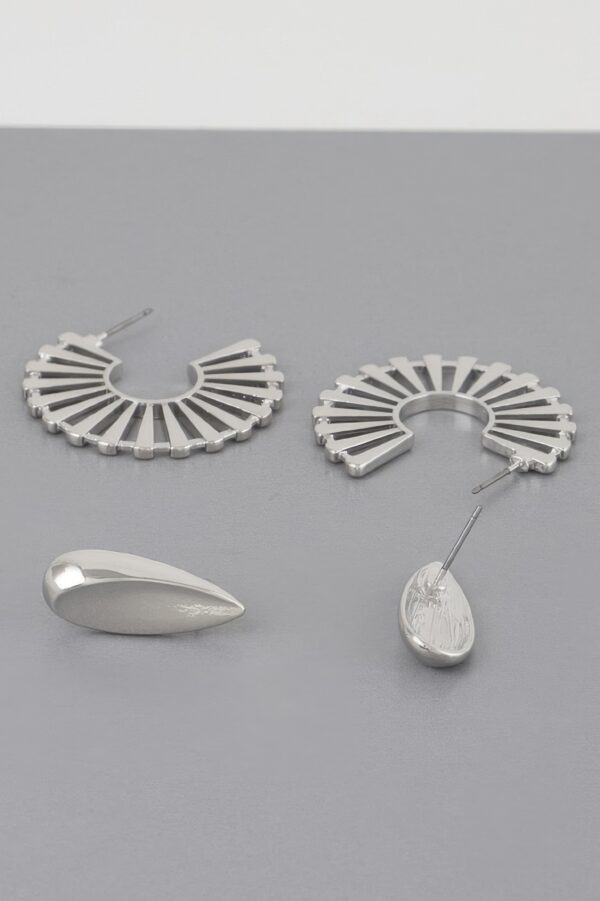 Sunray Flat Hoop Earrings – 1.2″ Sculpted Hoops
