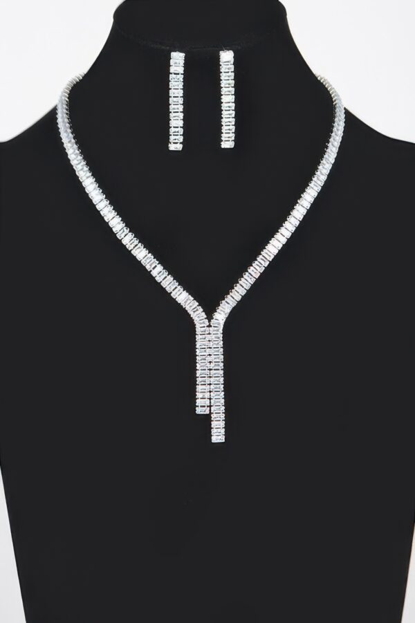 Rhinestone Necklace and Earring Set – 10″ Sparkle