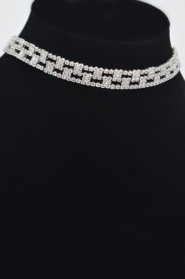 Aligned Rhinestone Choker – Collar-Style Sparkle