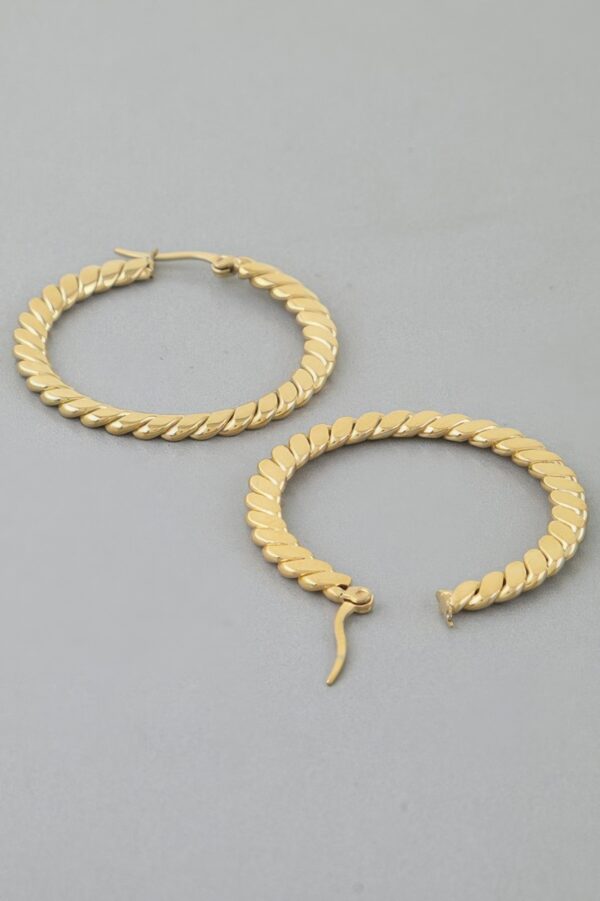 Mid-Size Twisted Hoop Earrings – Textured Silhouette