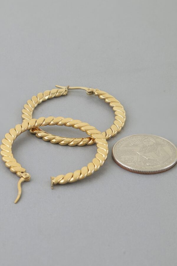 Mid-Size Twisted Hoop Earrings – Textured Silhouette