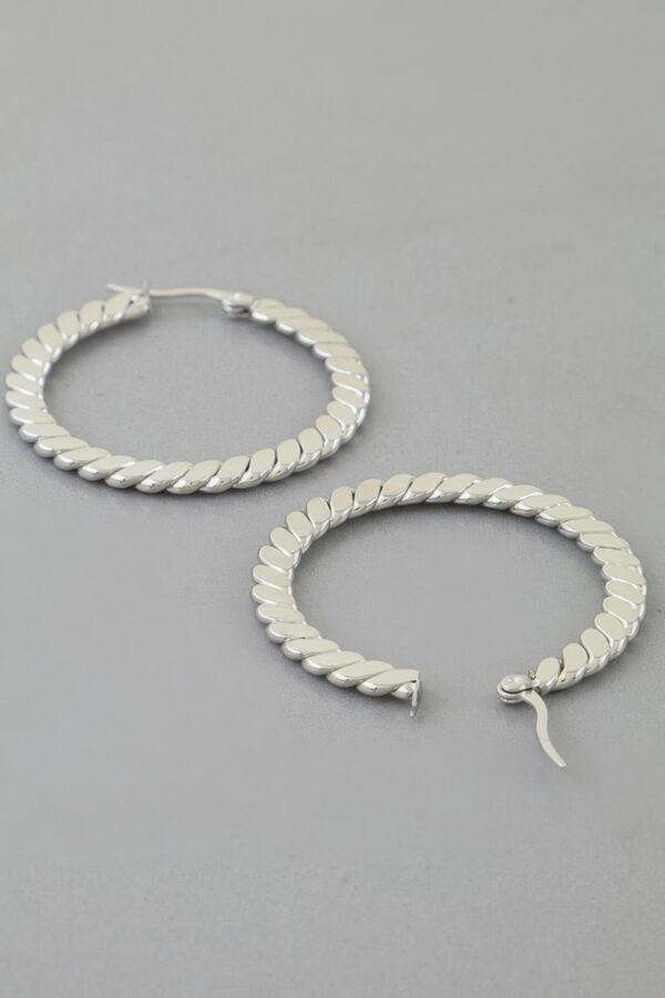 Mid-Size Twisted Hoop Earrings – Textured Silhouette