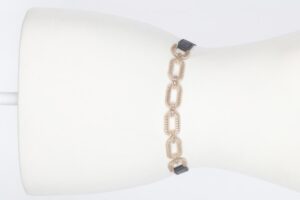 Elastic Belt with Linked Metal Buckle – Sleek Accent