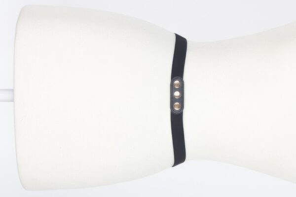 Elastic Belt with Linked Metal Buckle – Sleek Accent