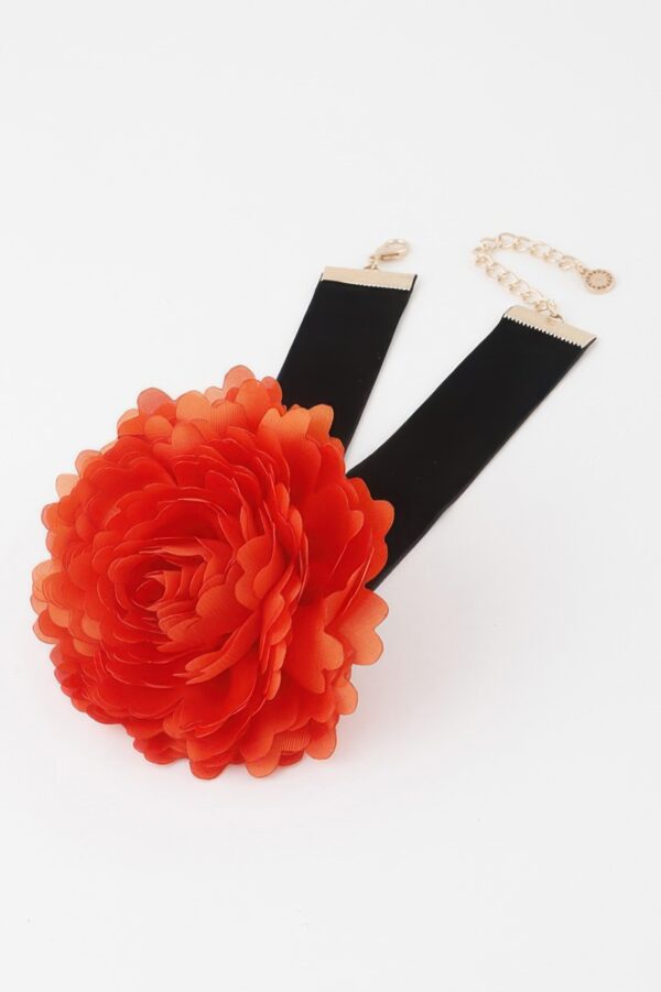 Layered Petal Choker Necklace – Floral Texture