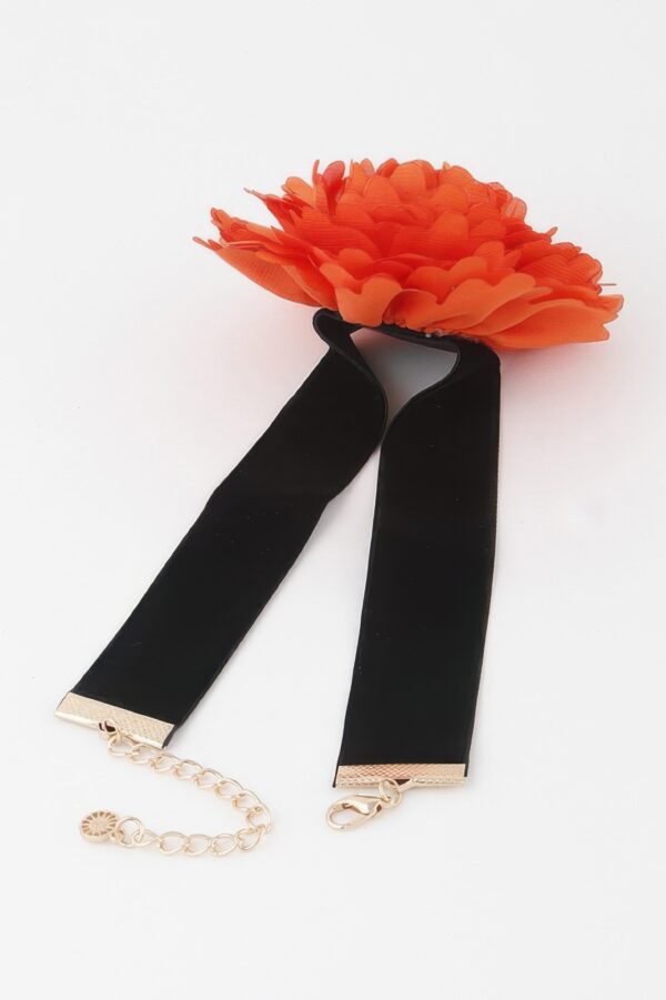 Layered Petal Choker Necklace – Floral Texture