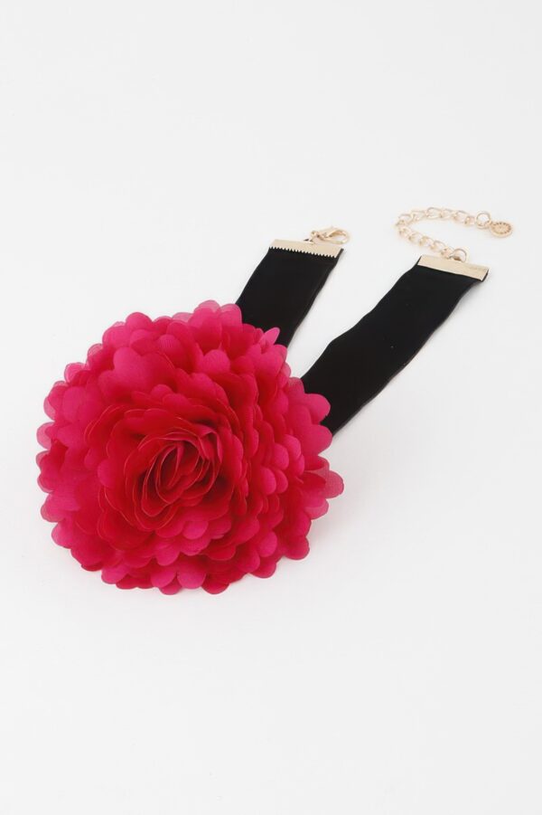 Layered Petal Choker Necklace – Floral Texture