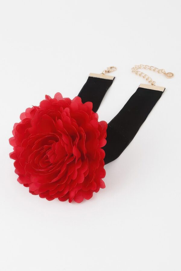 Layered Petal Choker Necklace – Floral Texture