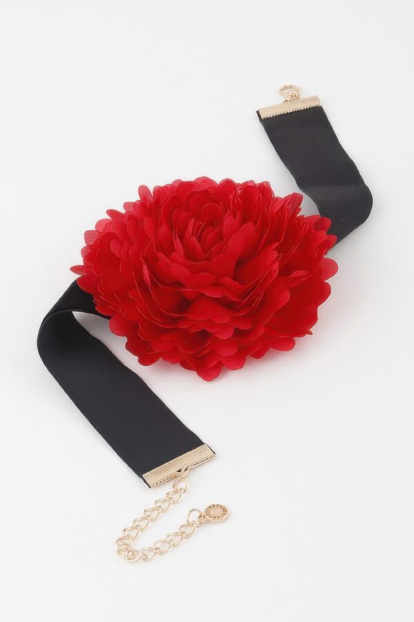 Layered Petal Choker Necklace – Floral Texture