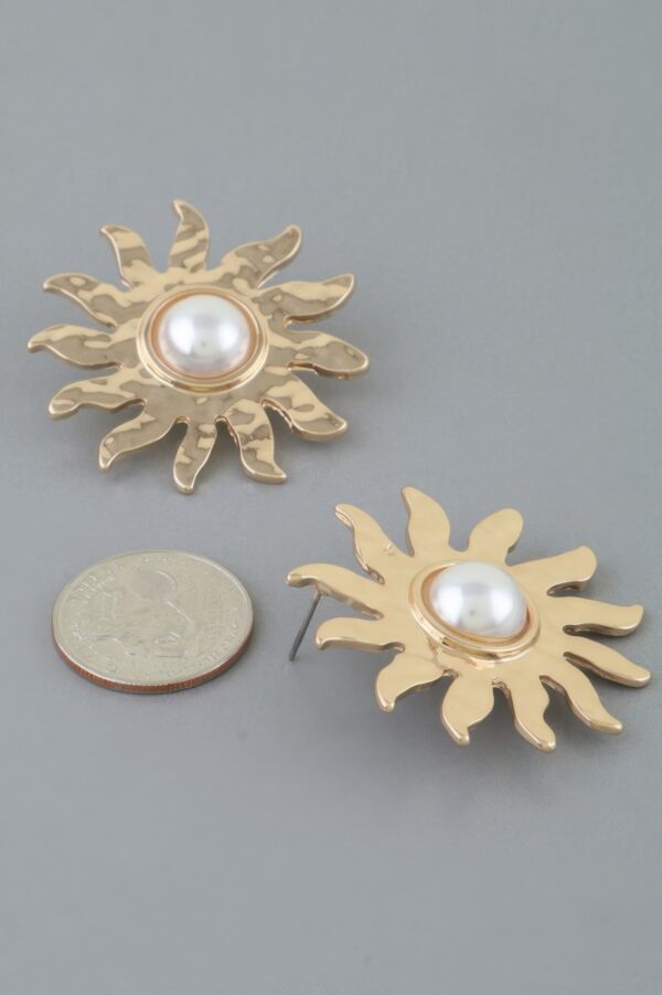 Rising Sun Pearl Sunburst Stud Earrings – Textured Frame