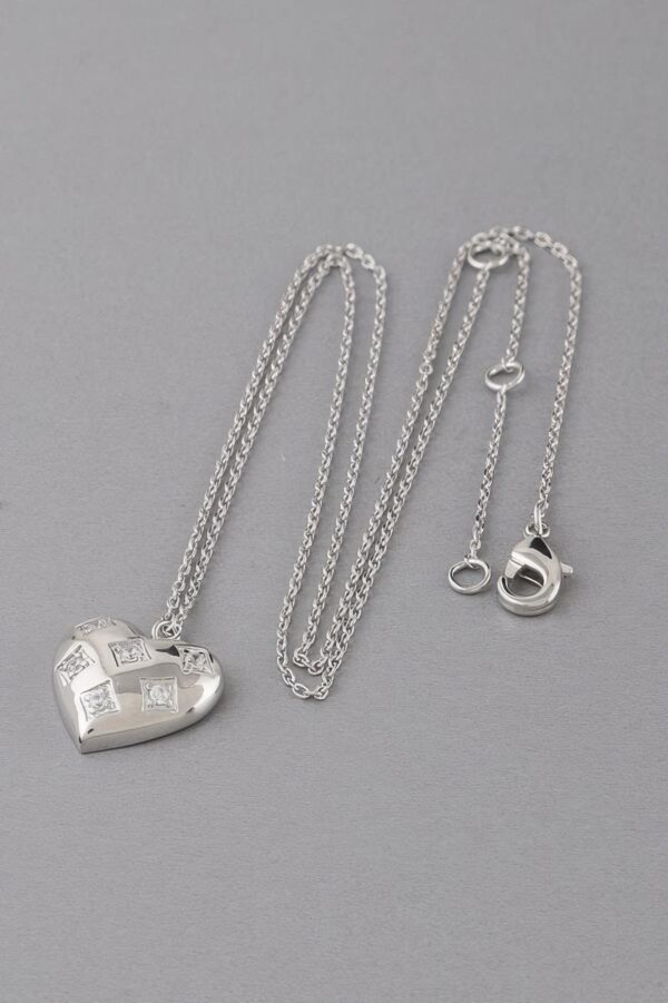 Shining Star Heart Necklace – Star-Detail Pendant