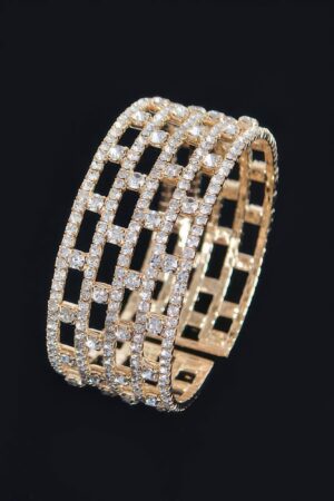 Clear Rhinestone Pattern Bangle – Structured Circle