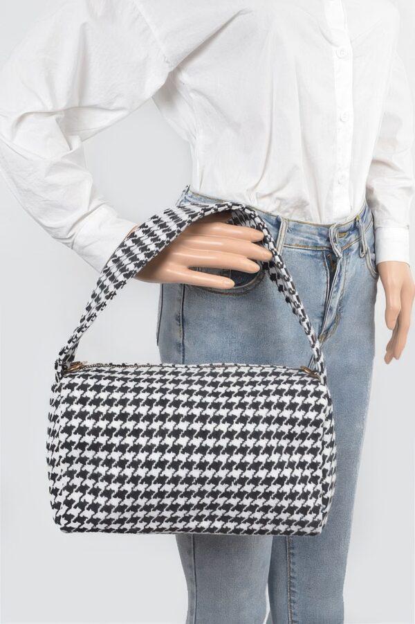 Houndstooth Knit Shoulder Bag – Structured Silhouette