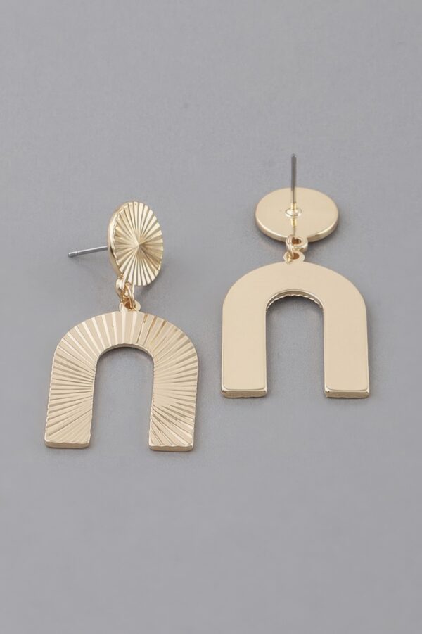 Vector Arch Geometric Earrings – Curved Silhouette
