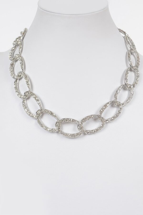 Oversized Stone-Accented Chain Necklace – 16 x 0.75 in
