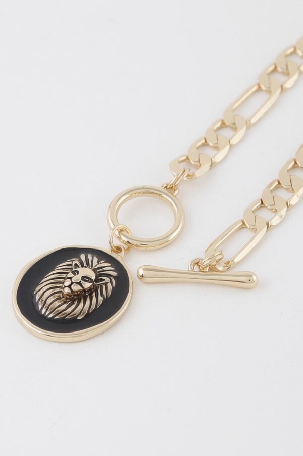 Lion Emblem Toggle Bracelet – Vintage-Inspired Accent