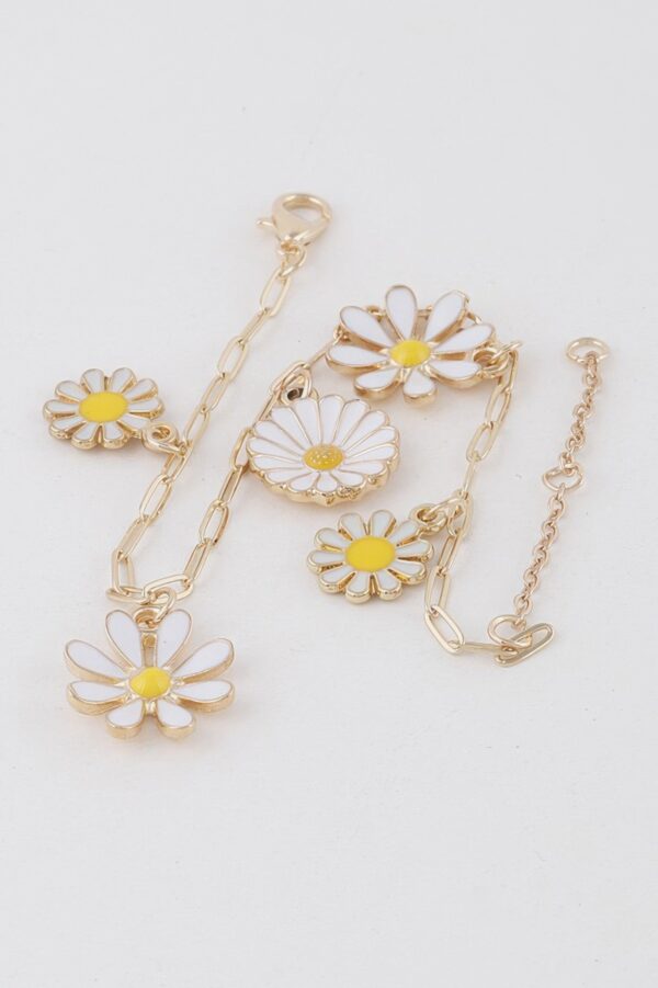 Multi Flower Charm Bracelet – Stackable Floral Accent