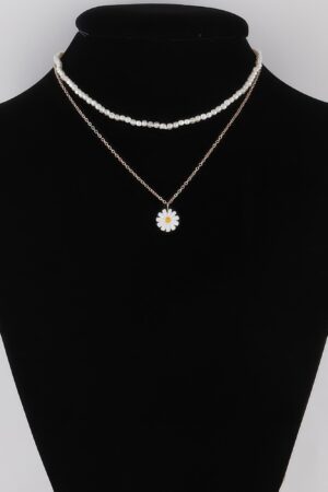 Daisy Pendant Necklace – Delicate Floral Charm