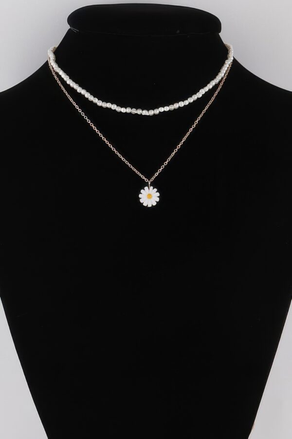 Daisy Pendant Necklace – Delicate Floral Charm