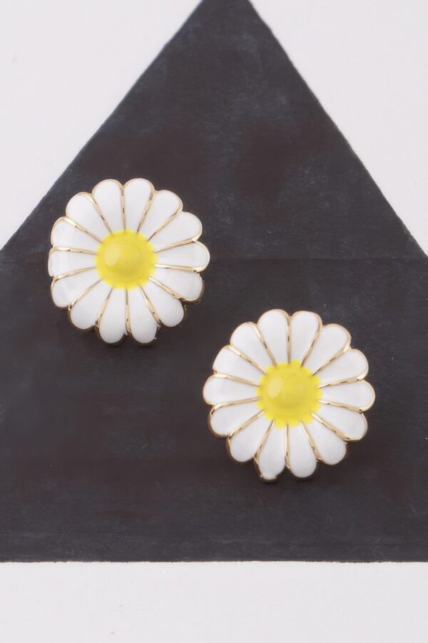 Daisy Stud Earrings – Petite Floral Motif, 0.6 in