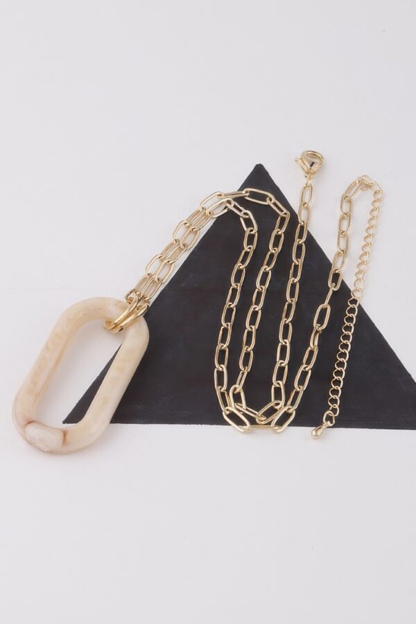 Marbled Oval Pendant Necklace – Subtle Marble Finish
