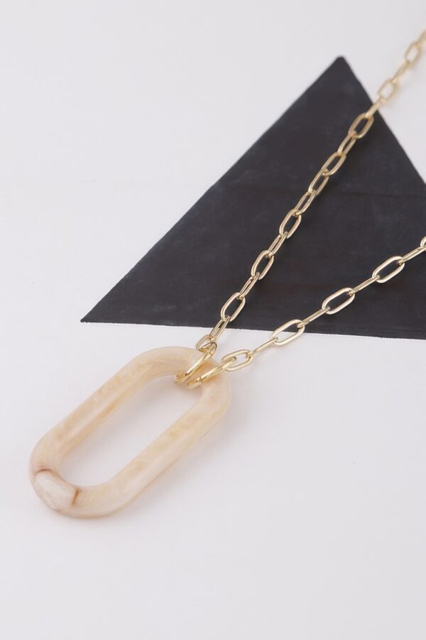 Marbled Oval Pendant Necklace – Subtle Marble Finish