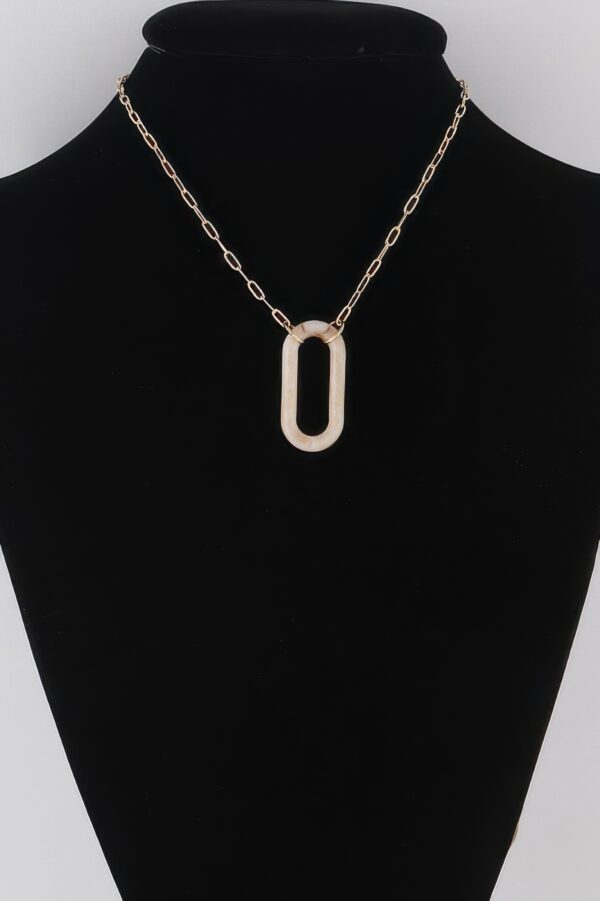 Marbled Oval Pendant Necklace – Subtle Marble Finish