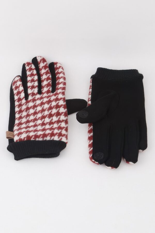 Houndstooth Pattern Gloves – Classic Winter Pair