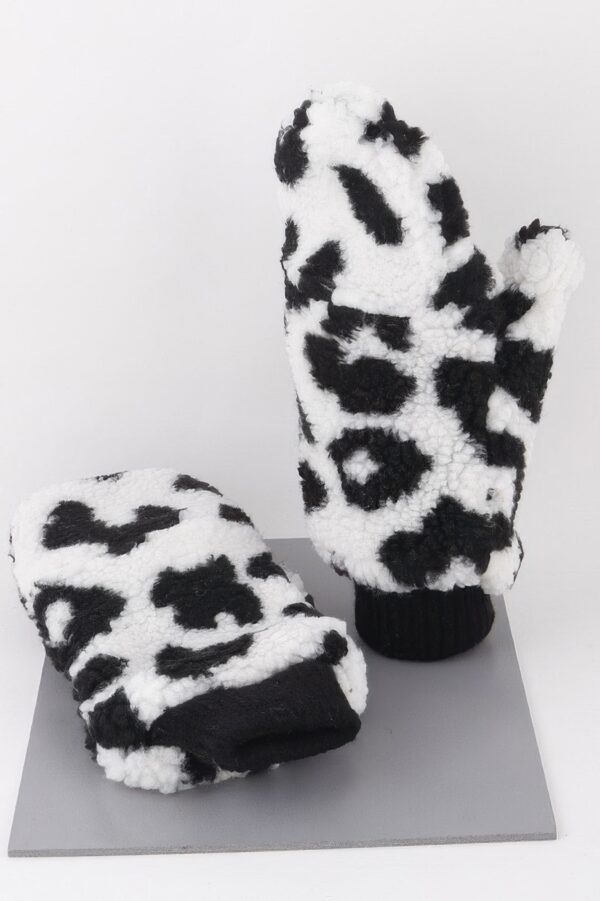 Animal-Print Winter Mittens – Bold Patterned Gloves