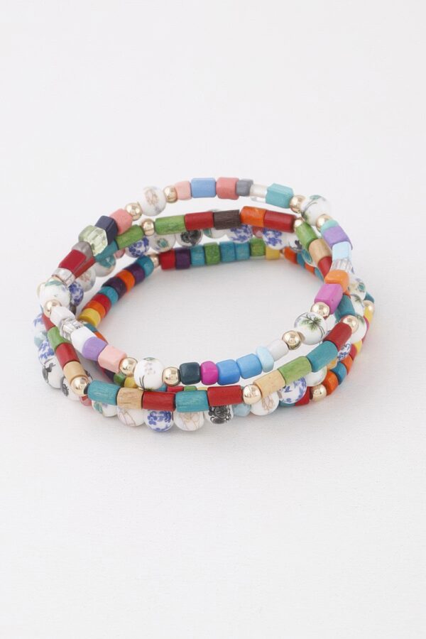 Nature-Inspired Beaded Bracelet with Decorative Accents