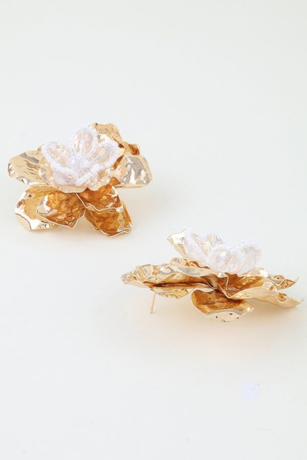 Hammered Blooming Flower Stud Earrings - Gold & White