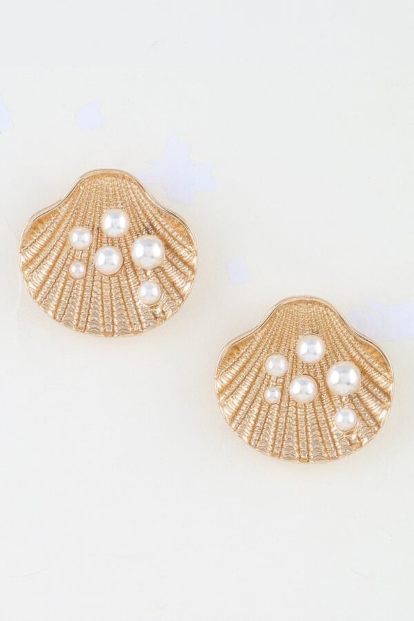 Clamshell Earrings with Faux Pearls – Ridged Shell Detail