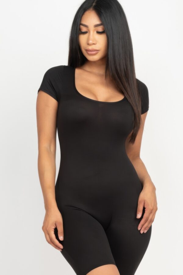 Scoop-Neck Bodycon Romper – Short Sleeve