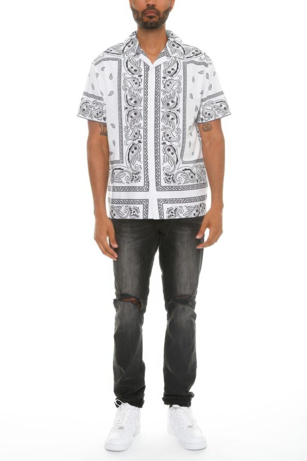 Men’s Collared Print Button-Down Shirt – Modern Print