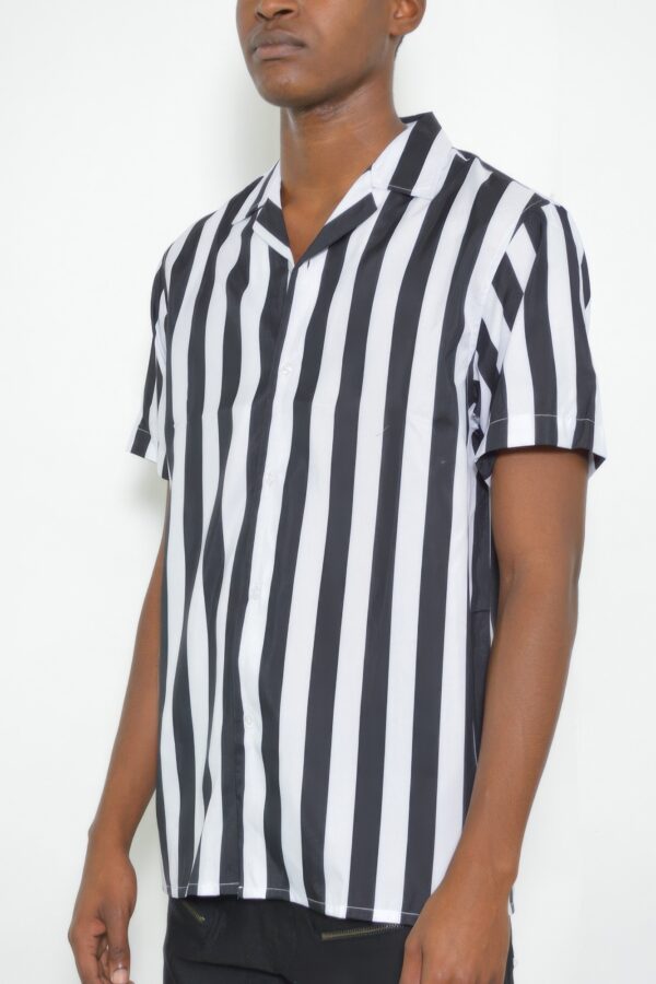Men’s Short Sleeve Striped Button-Down Shirt – Multi-Color Print