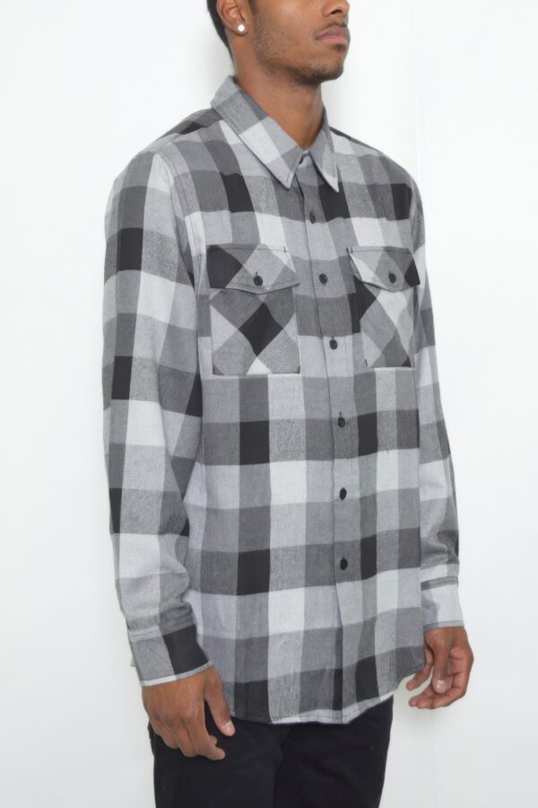 Men’s Long-Sleeve Checkered Flannel – Chest Pockets